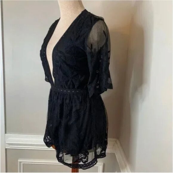 Honey Punch Women's Artemis Black Embroidered Lace Romper Size Small - Picture 6 of 10